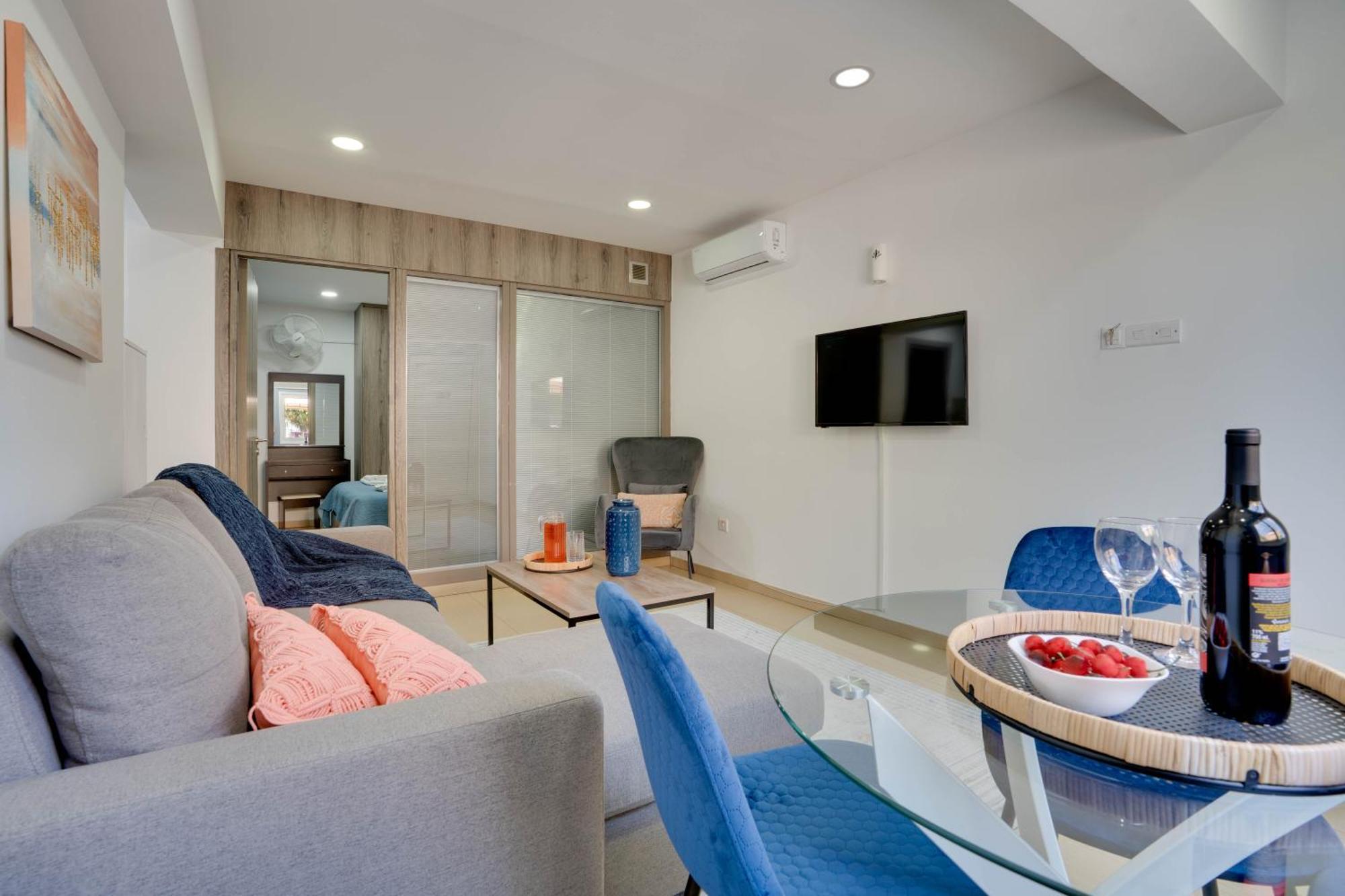 Atlantis Apartments 50M From Makenzy Seafront Lárnaka Kültér fotó