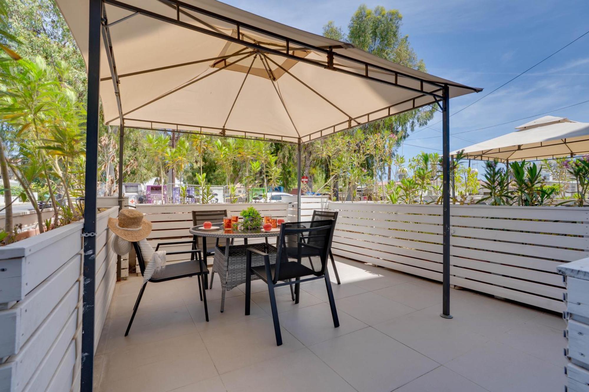 Atlantis Apartments 50M From Makenzy Seafront Lárnaka Kültér fotó