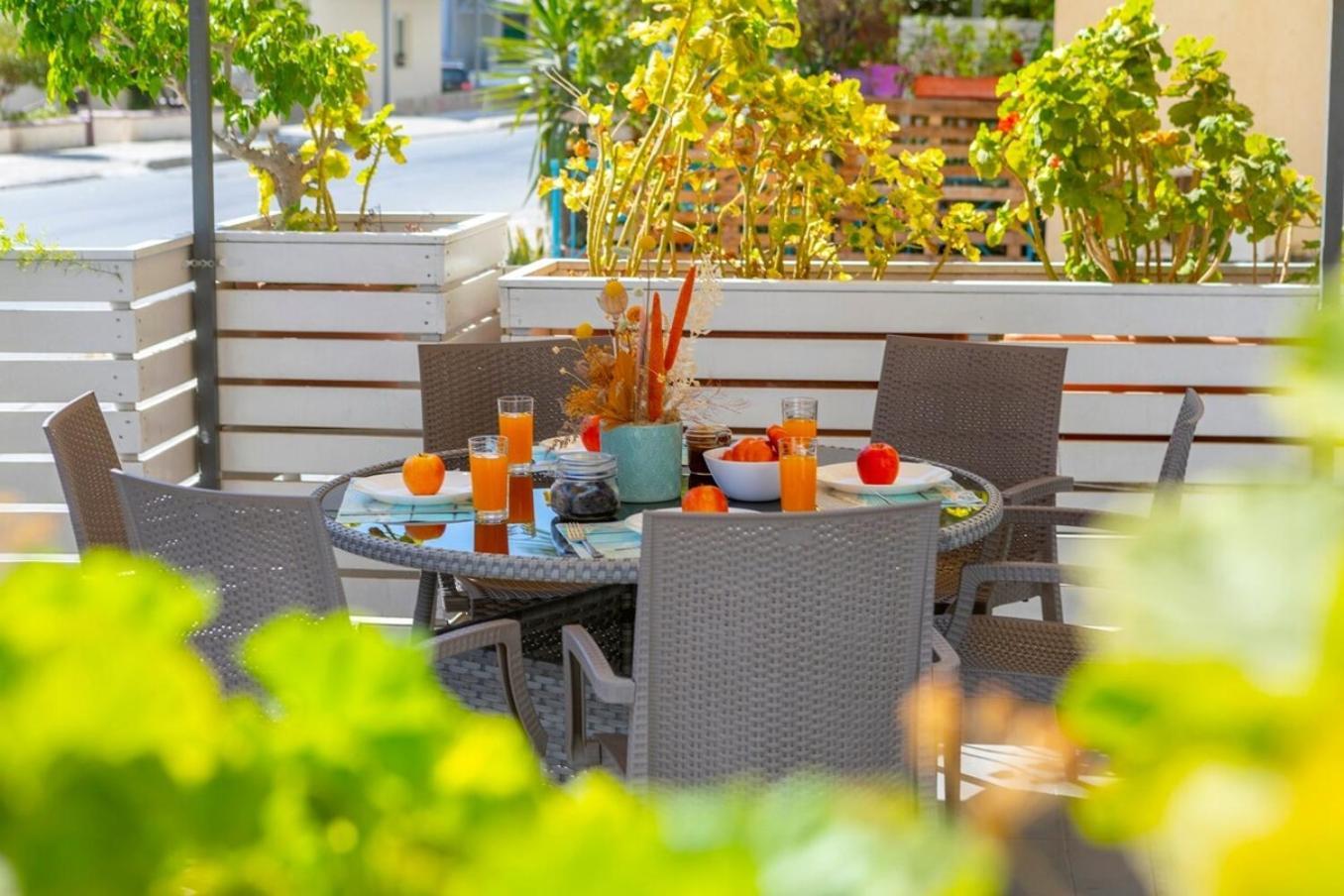 Atlantis Apartments 50M From Makenzy Seafront Lárnaka Kültér fotó