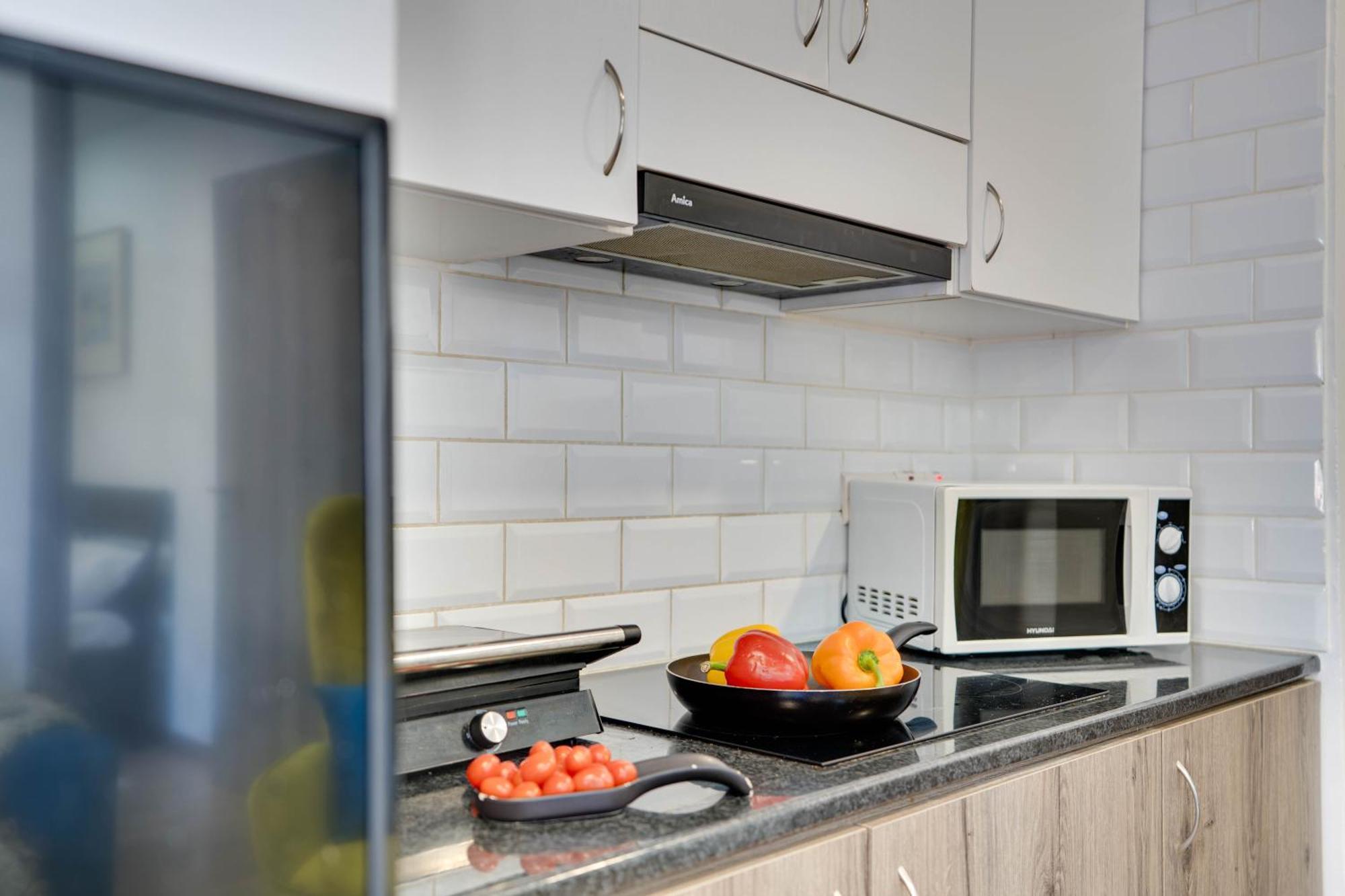 Atlantis Apartments 50M From Makenzy Seafront Lárnaka Kültér fotó