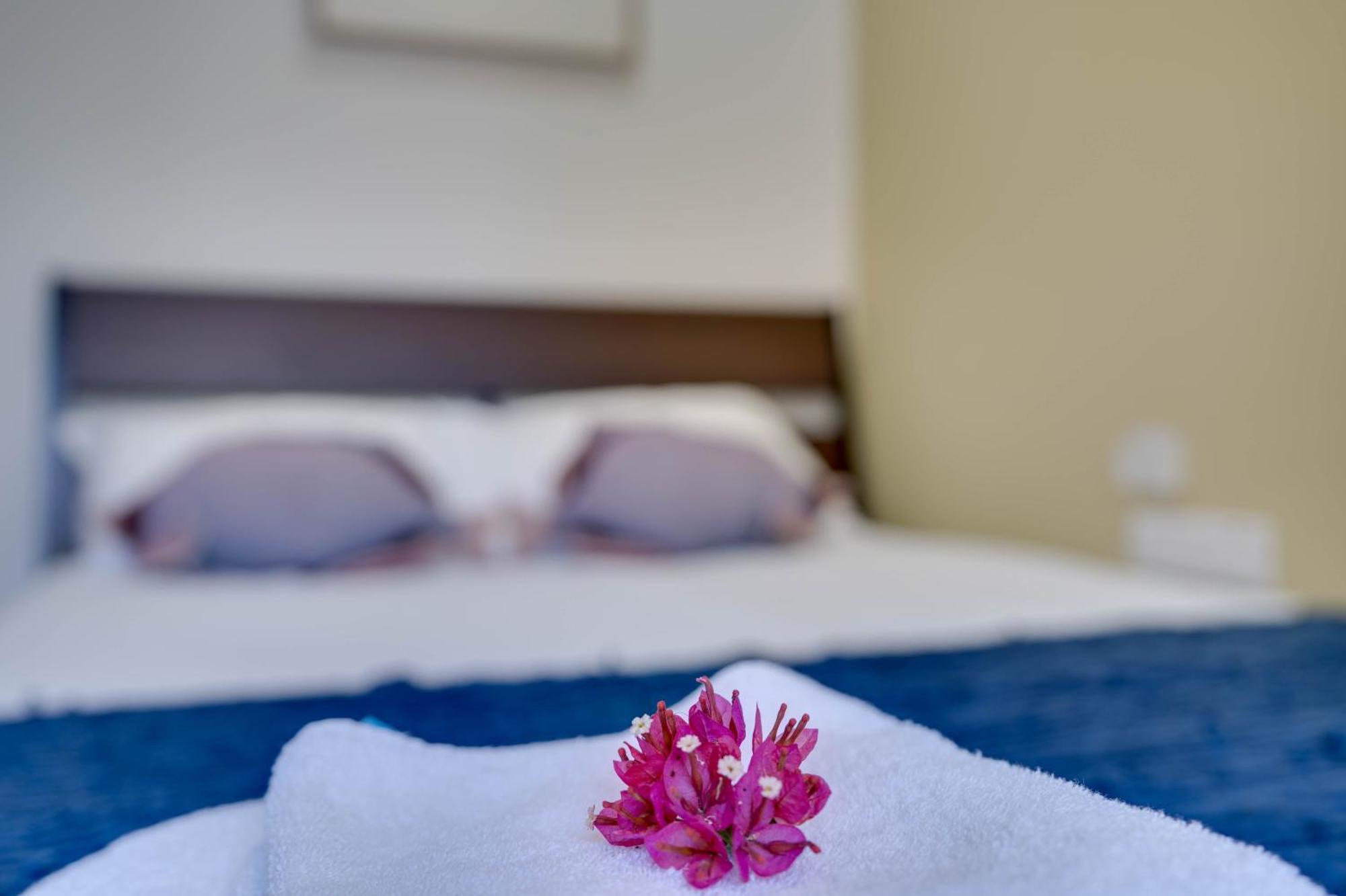 Atlantis Apartments 50M From Makenzy Seafront Lárnaka Kültér fotó