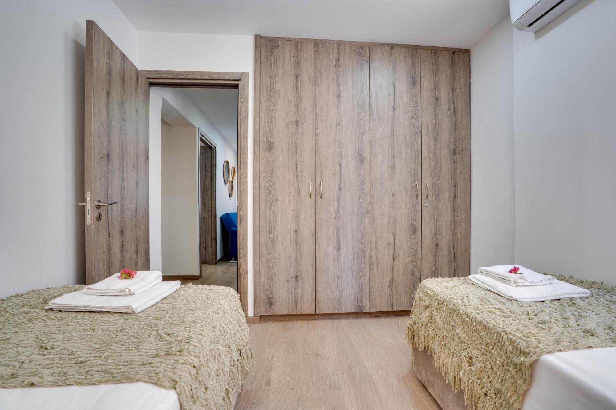 Atlantis Apartments 50M From Makenzy Seafront Lárnaka Kültér fotó