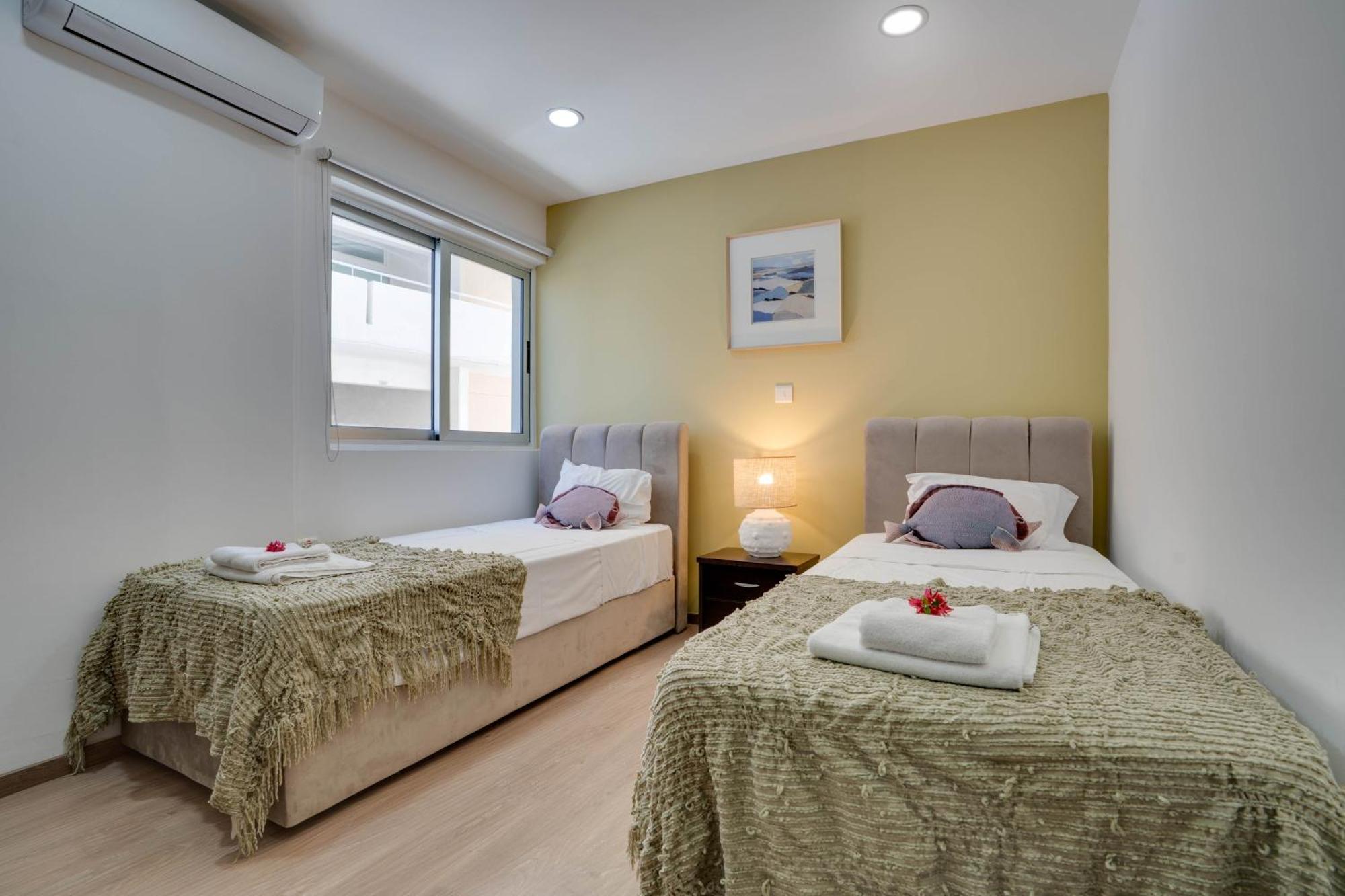 Atlantis Apartments 50M From Makenzy Seafront Lárnaka Kültér fotó